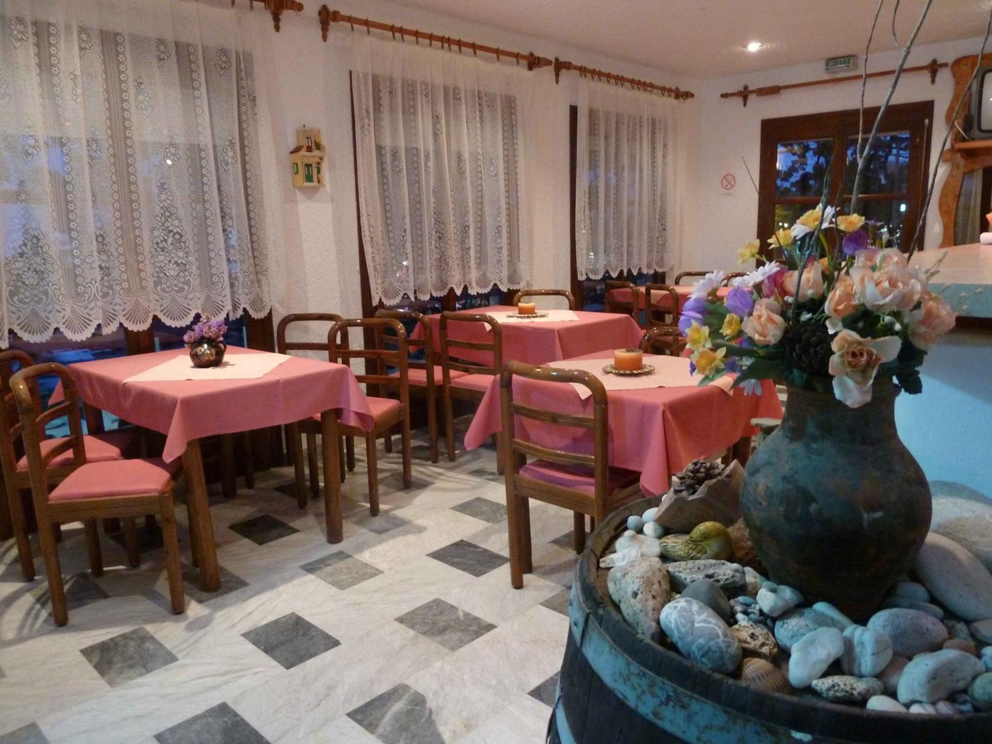 Paris Beach Hotel 아이레언 외부 사진